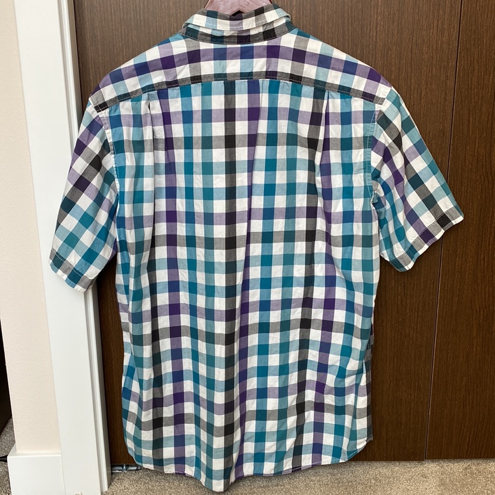 Eddie Bauer relaxed fit, short sleeved, button up shirt, size medium - Picture 2 of 3